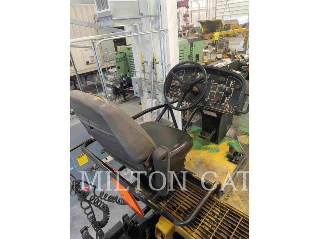 CAT BG-2455D 瀝青攤舖機/鋪路機