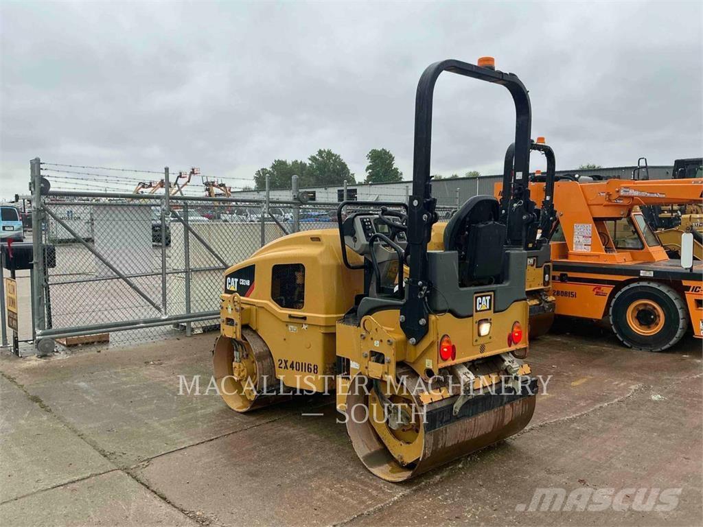 CAT CB 24 B 雙輪滾壓機