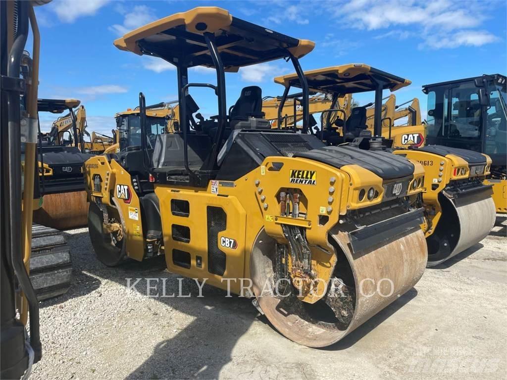 CAT CB 7 雙輪滾壓機