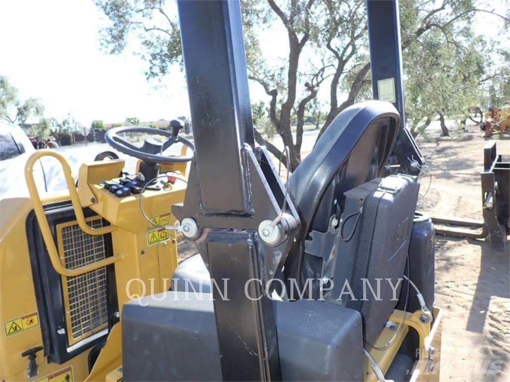 CAT CB1.7 雙輪滾壓機