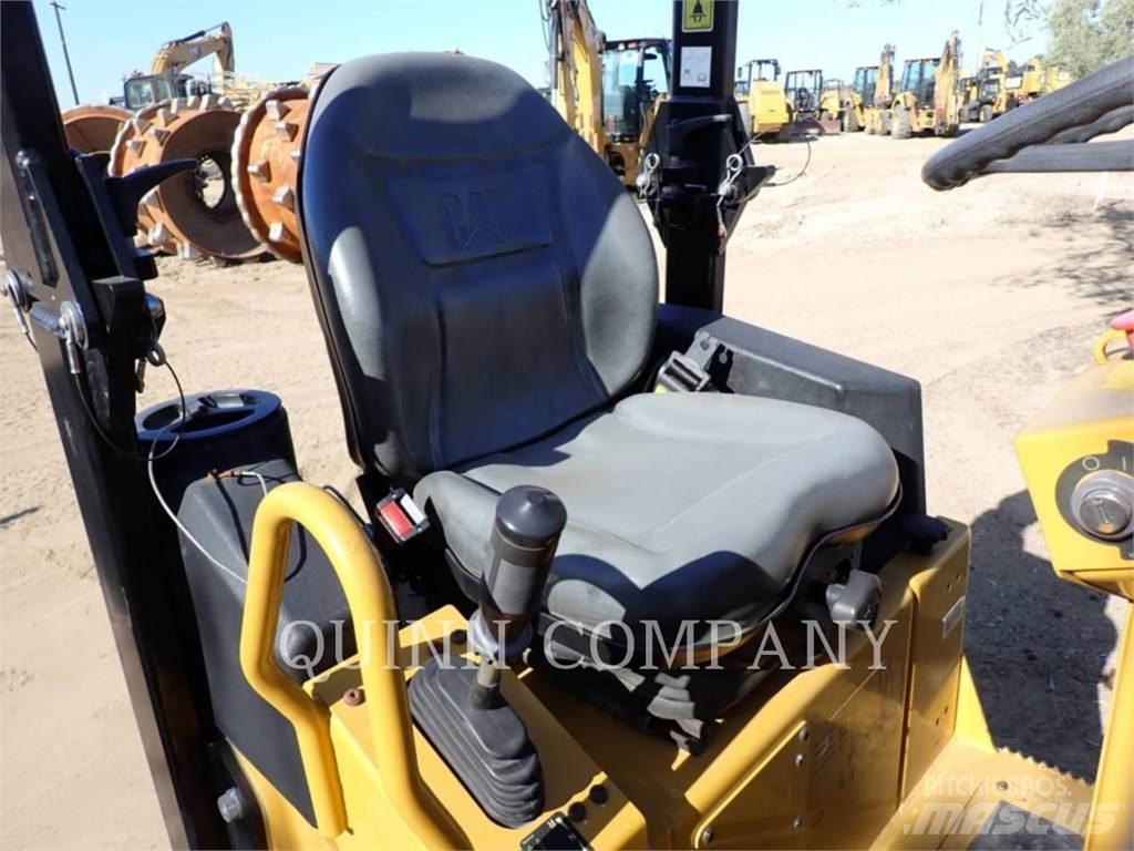 CAT CB1.7 雙輪滾壓機