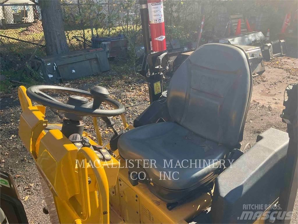 CAT CB1.8 雙輪滾壓機