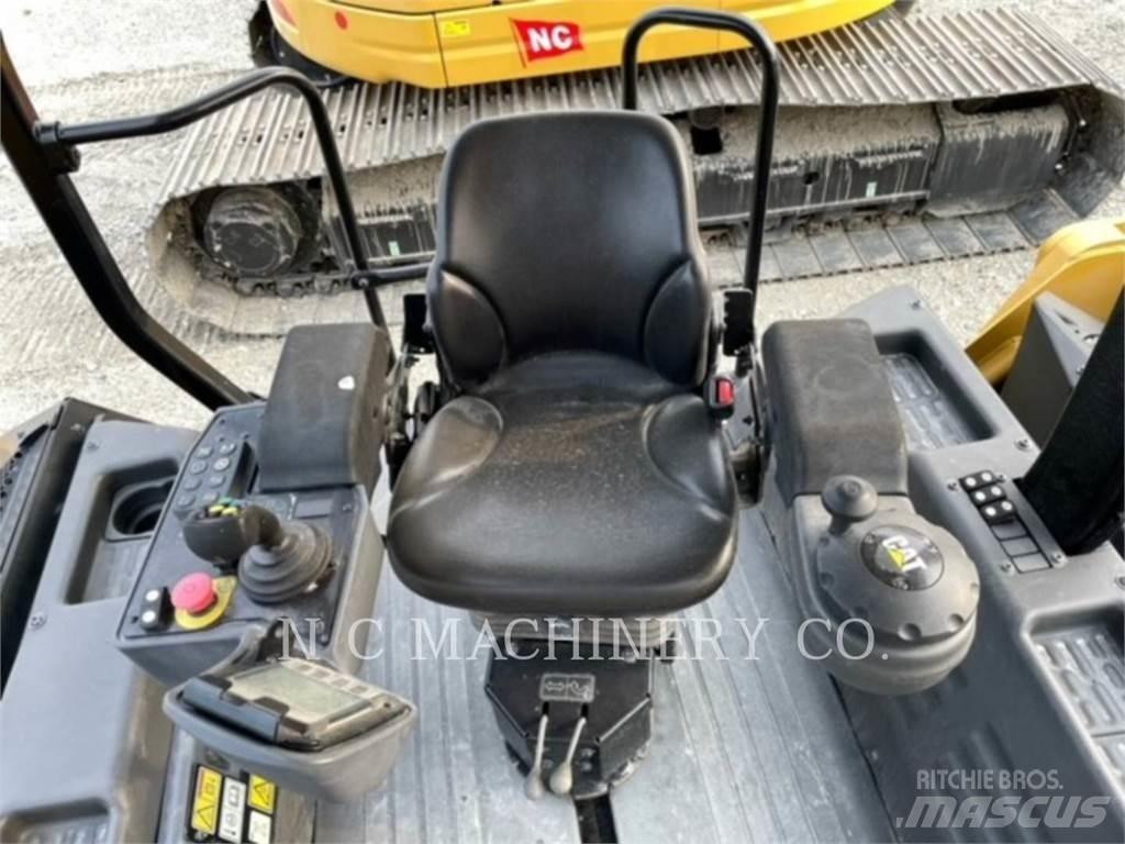 CAT CB10 瀝青攤舖機/鋪路機