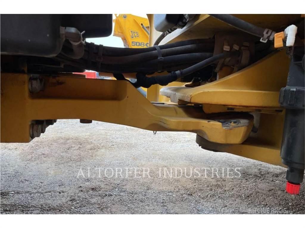 CAT CB10 雙輪滾壓機