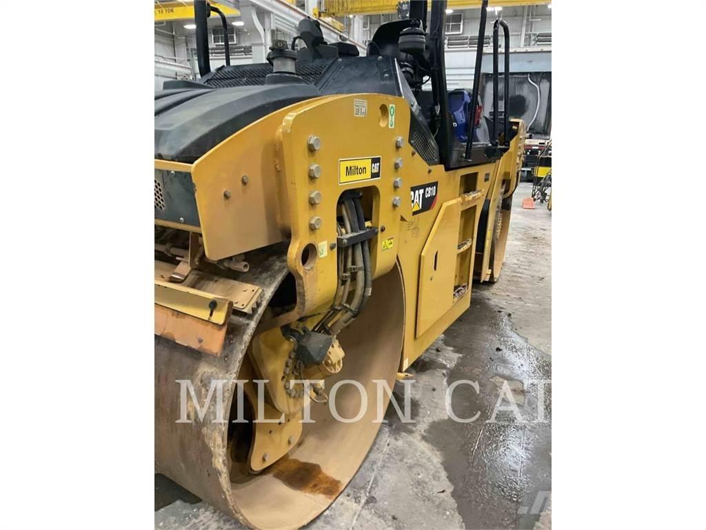 CAT CB10 土壤壓實機