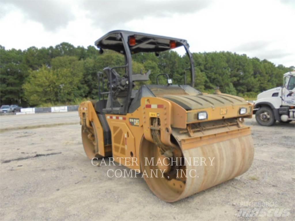 CAT CB10 土壤壓實機
