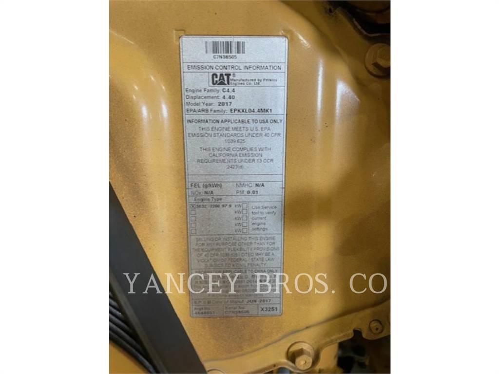 CAT CB10 土壤壓實機