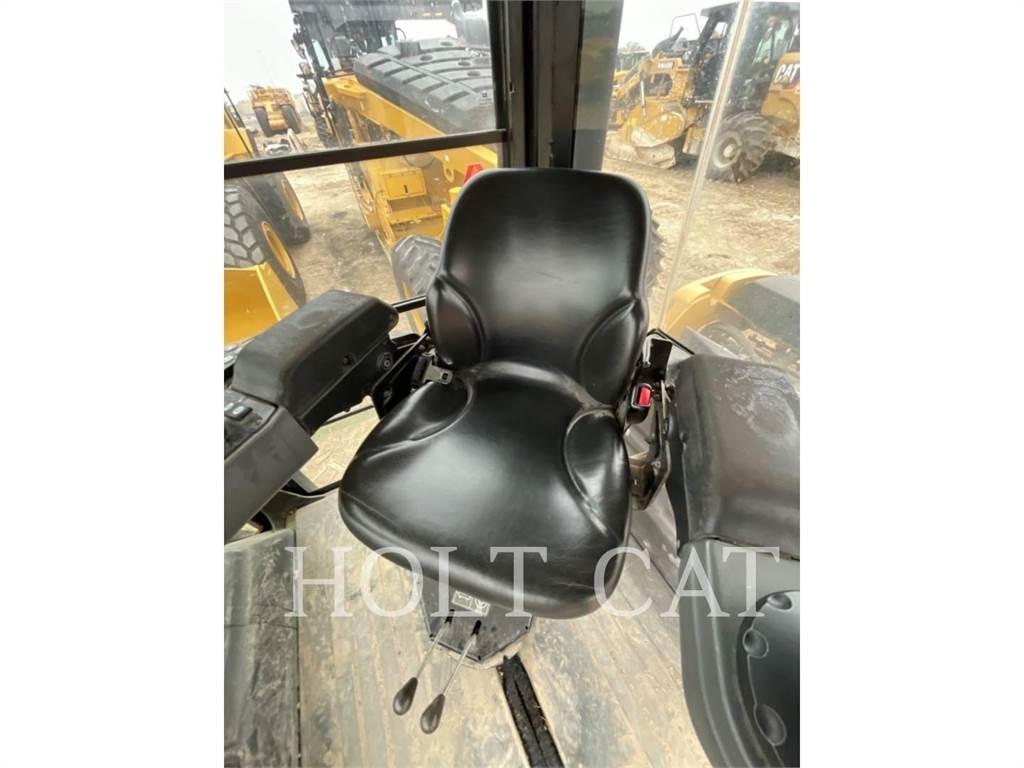 CAT CB10 單輪滾壓機