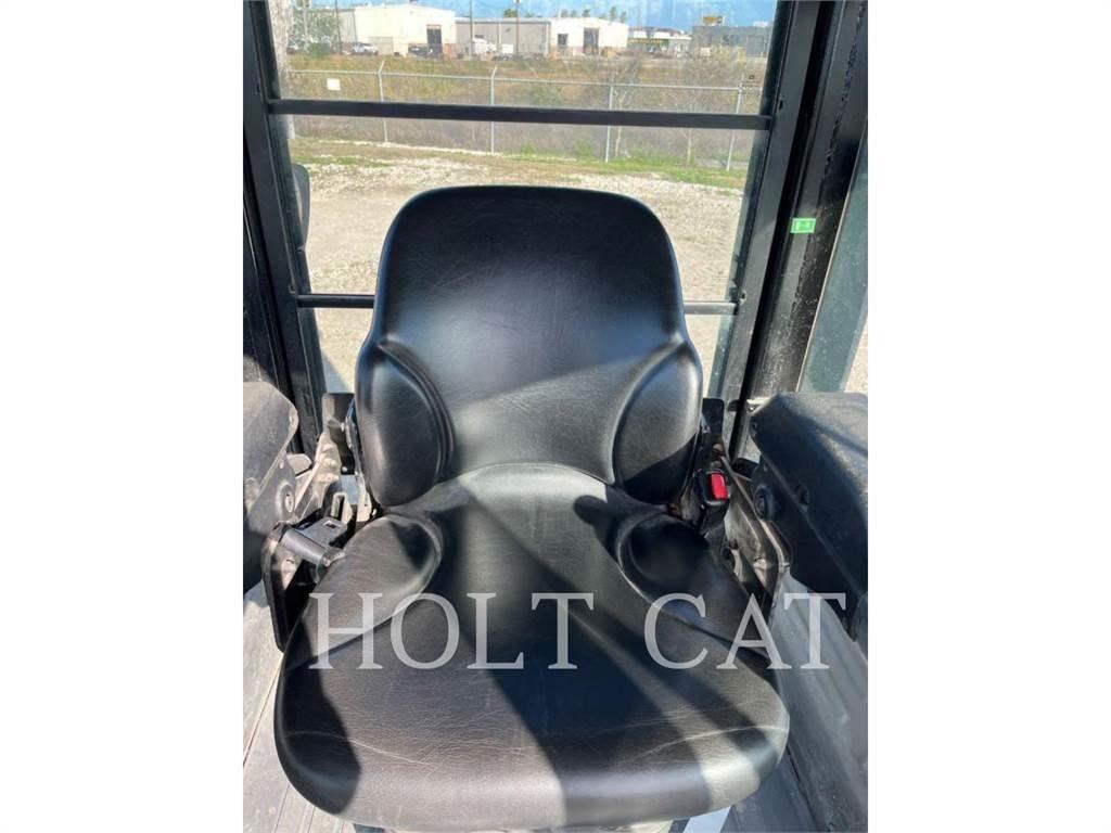 CAT CB10 單輪滾壓機