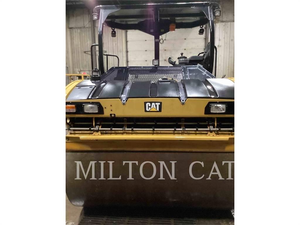 CAT CB13 土壤壓實機