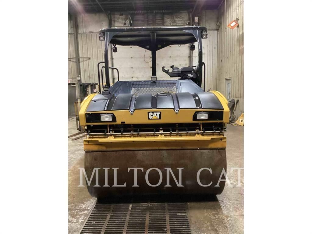 CAT CB13 土壤壓實機