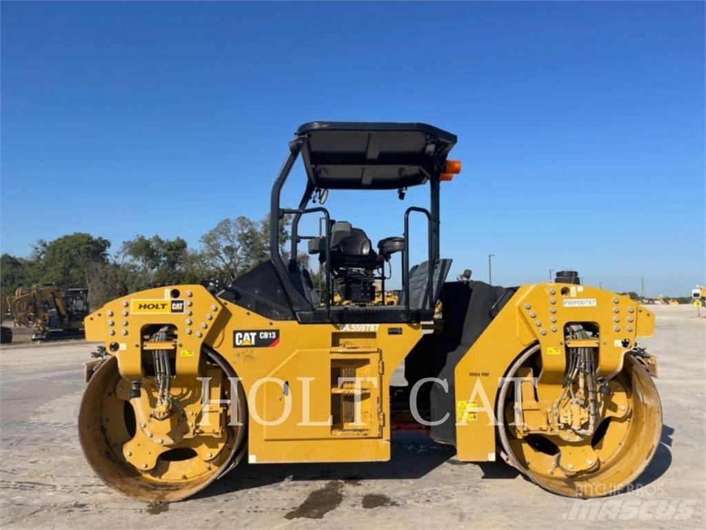 CAT CB13 單輪滾壓機