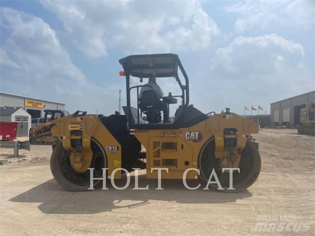 CAT CB13 單輪滾壓機