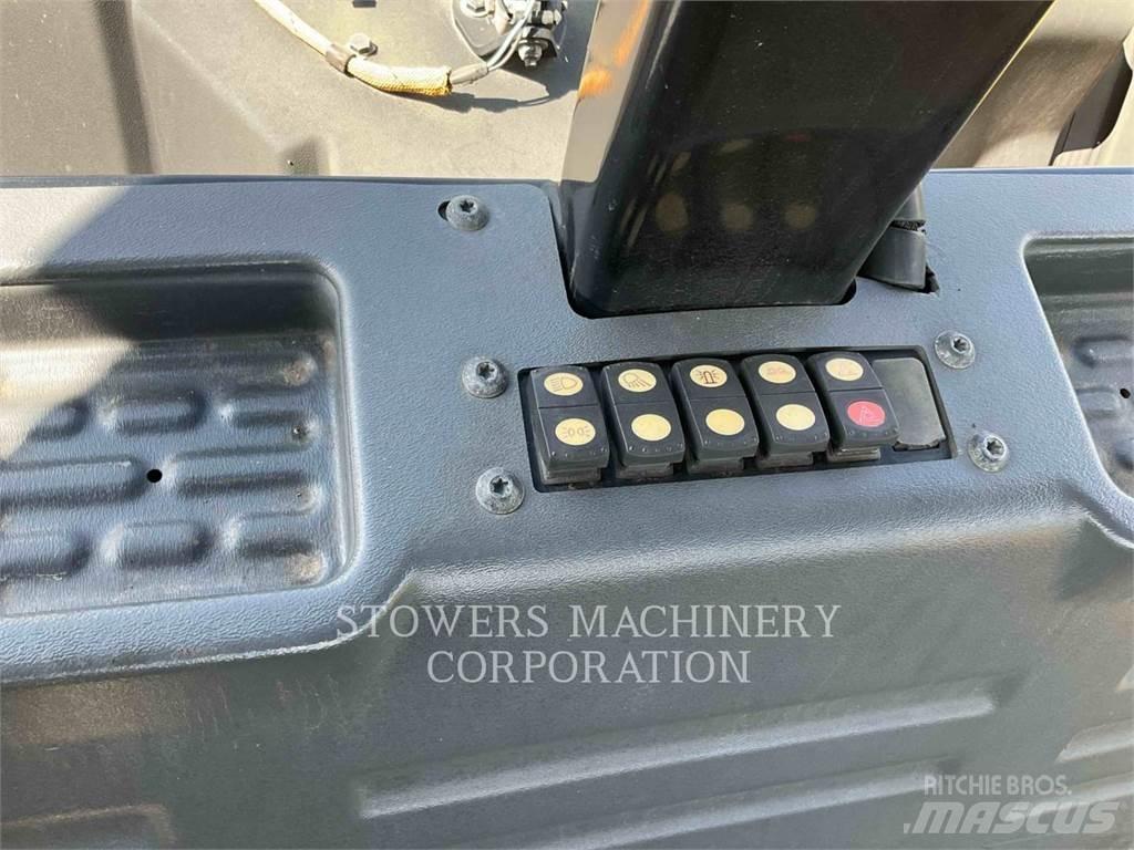 CAT CB13 雙輪滾壓機