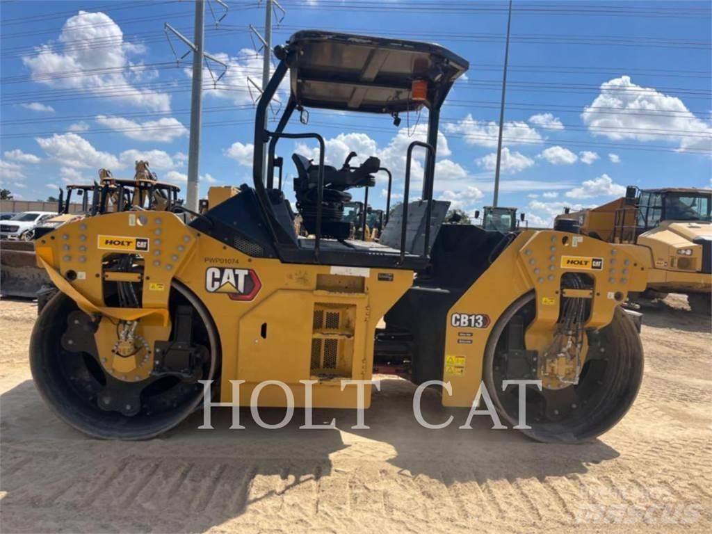 CAT CB13 刮土機