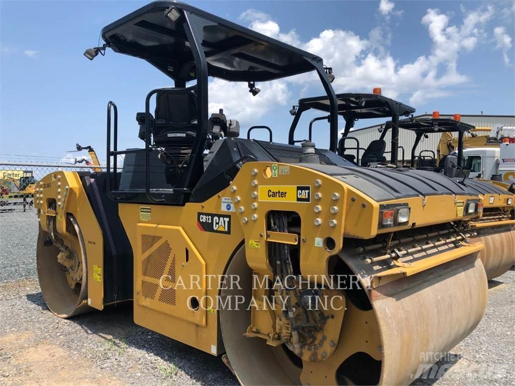 CAT CB13 土壤壓實機