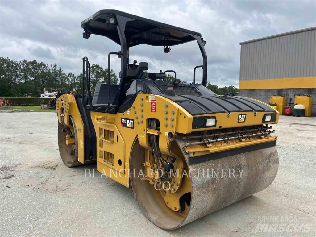 CAT CB13 雙輪滾壓機