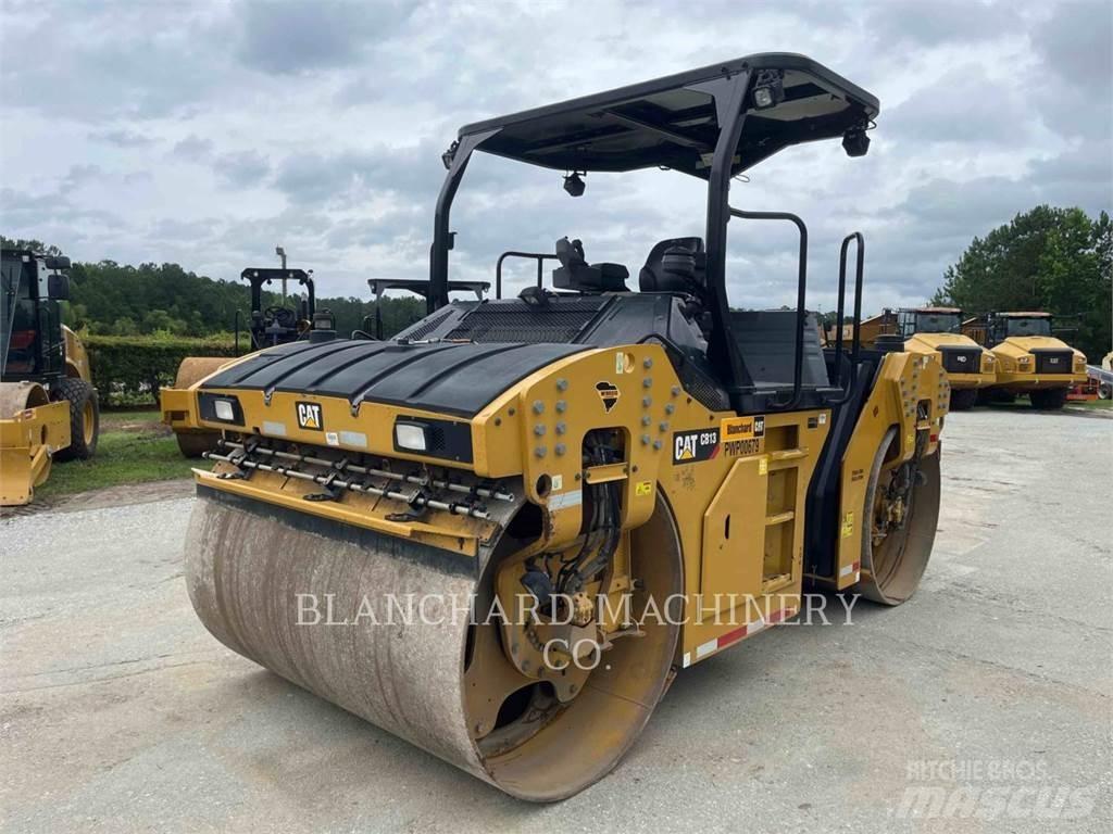 CAT CB13 雙輪滾壓機