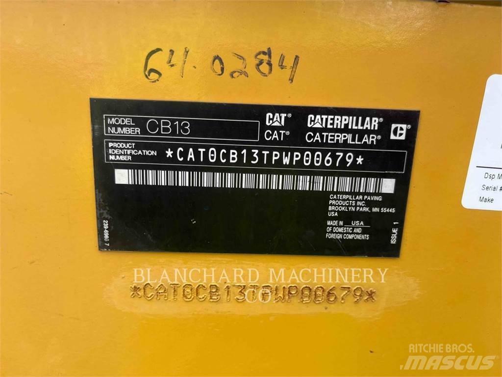 CAT CB13 雙輪滾壓機