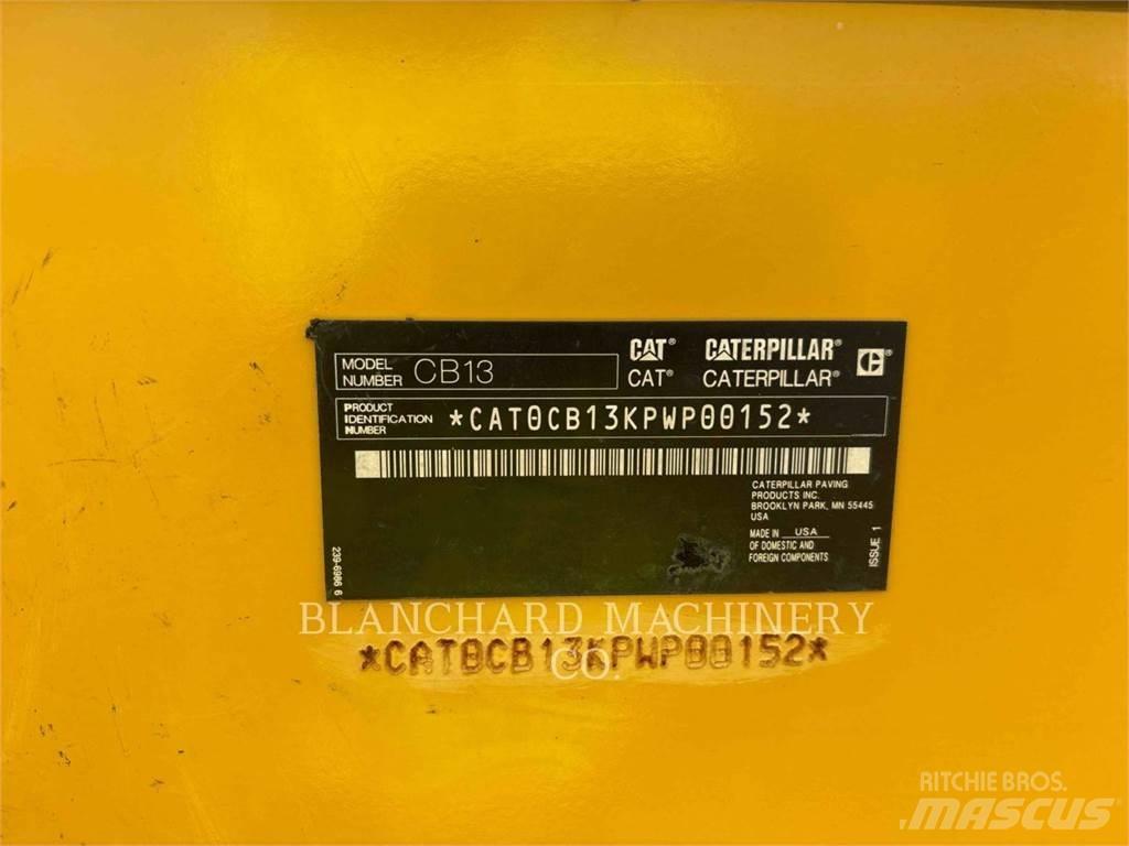 CAT CB13 雙輪滾壓機