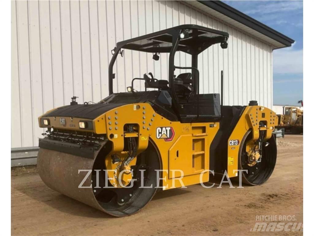 CAT CB13 土壤壓實機