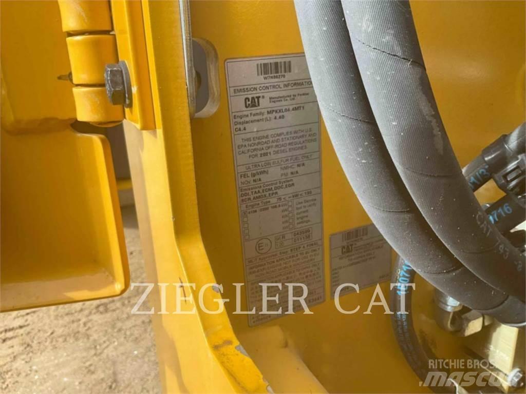 CAT CB13 土壤壓實機