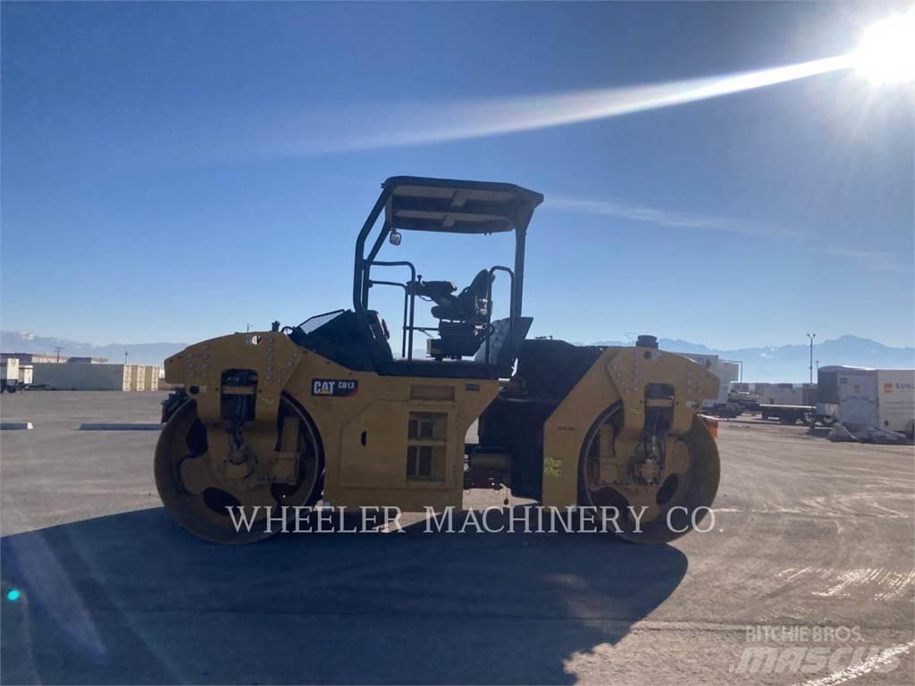 CAT CB13 雙輪滾壓機