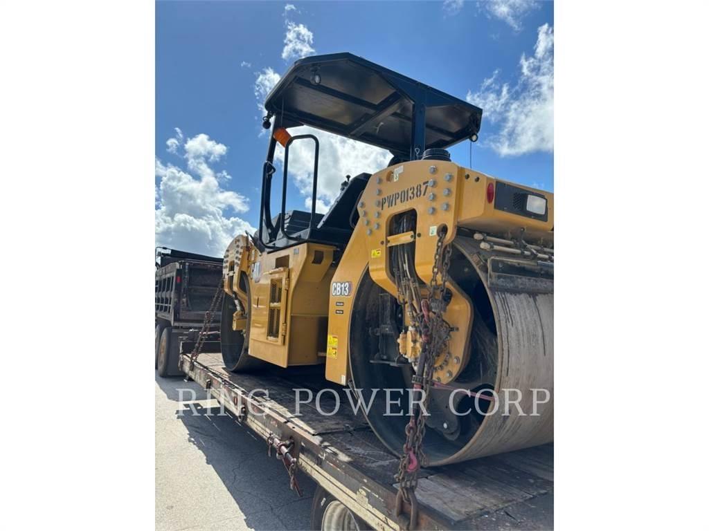 CAT CB13 OSC 雙輪滾壓機