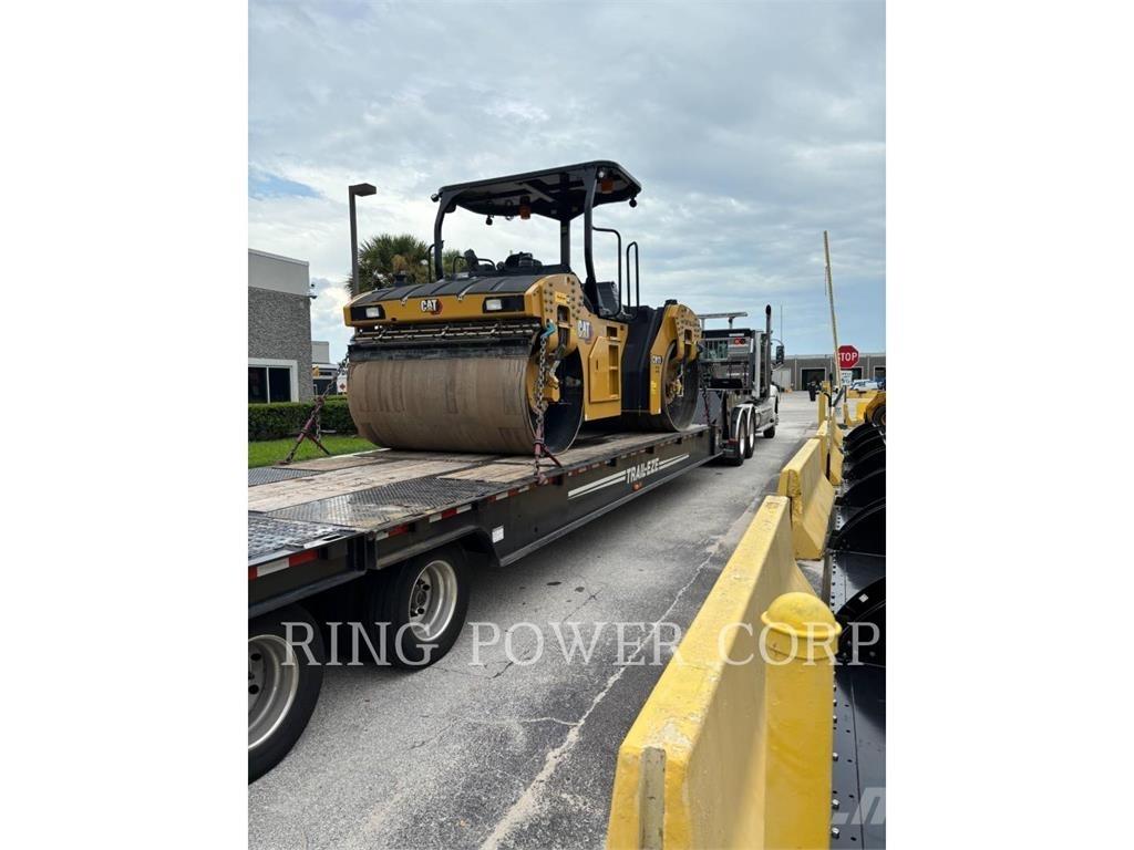 CAT CB13 OSC 雙輪滾壓機