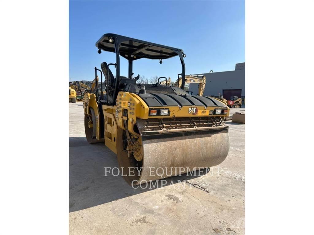 CAT CB15 土壤壓實機