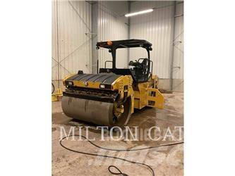 CAT CB15 土壤壓實機