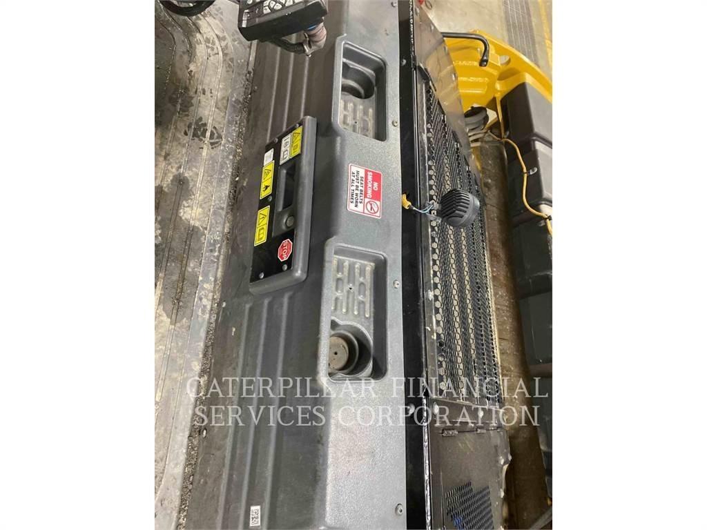 CAT CB15 雙輪滾壓機