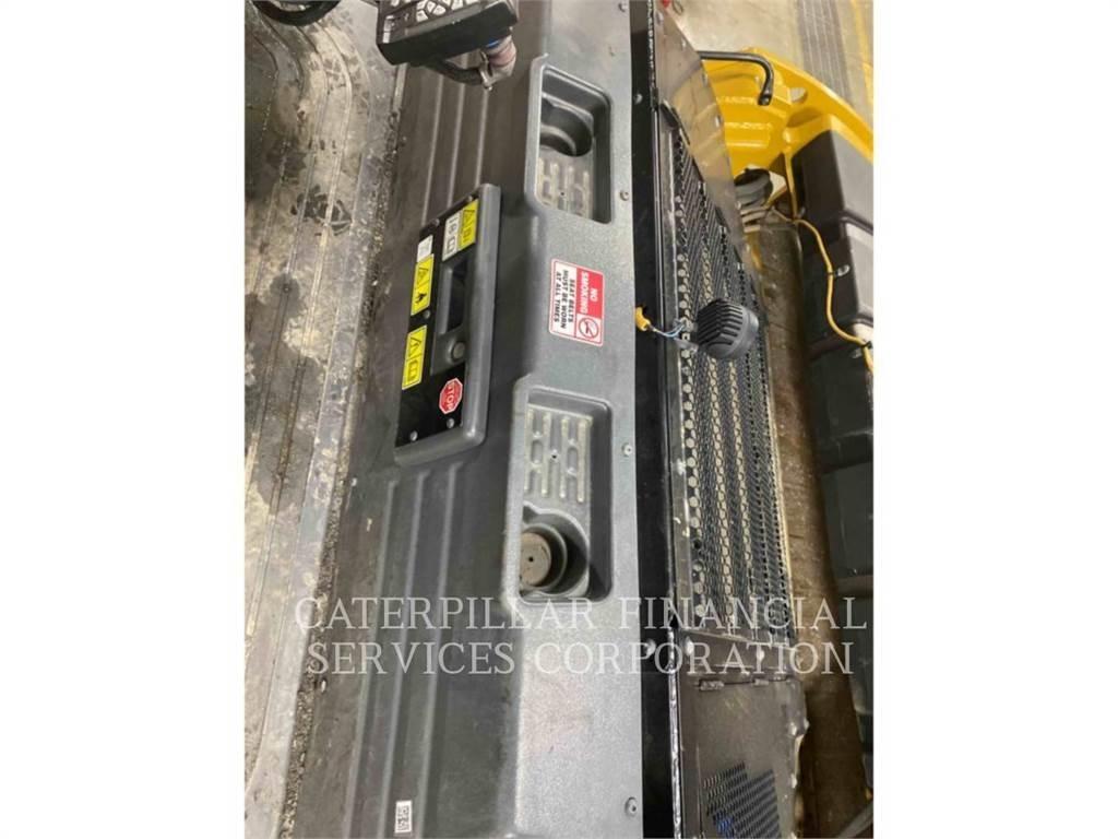 CAT CB15 雙輪滾壓機