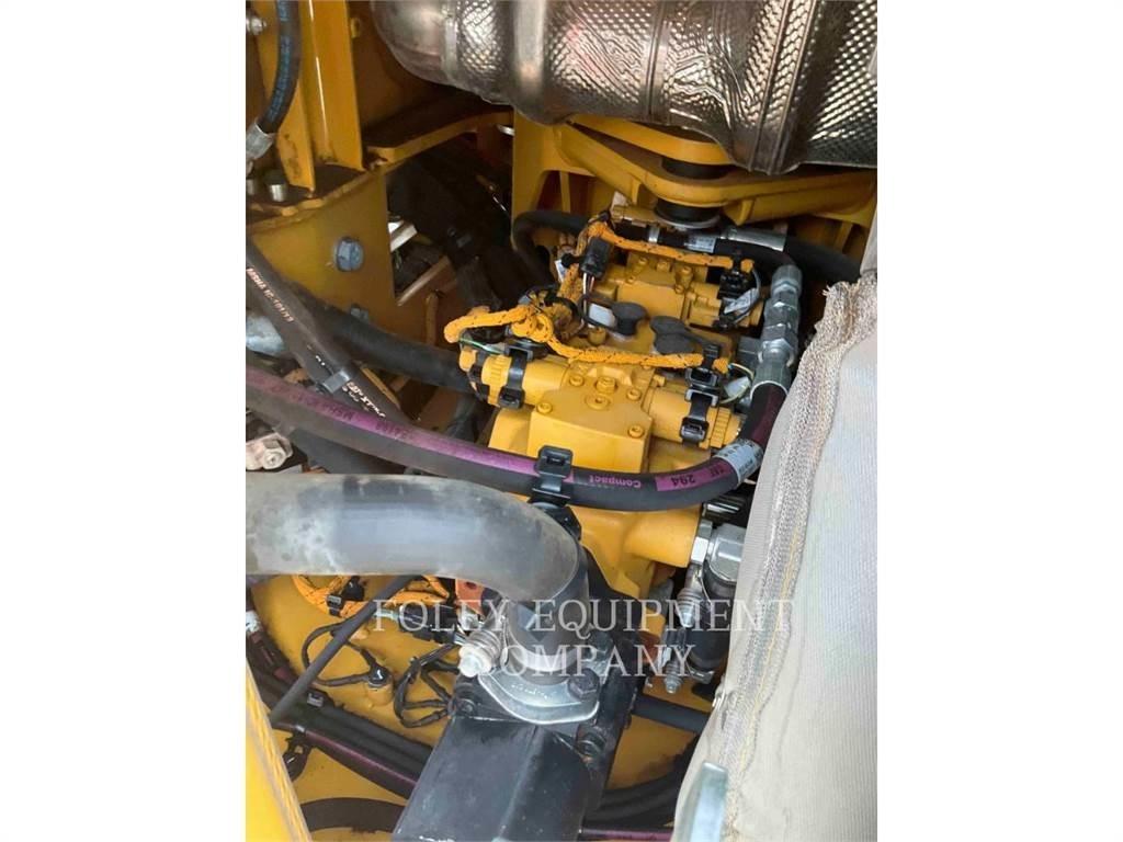 CAT CB15 土壤壓實機