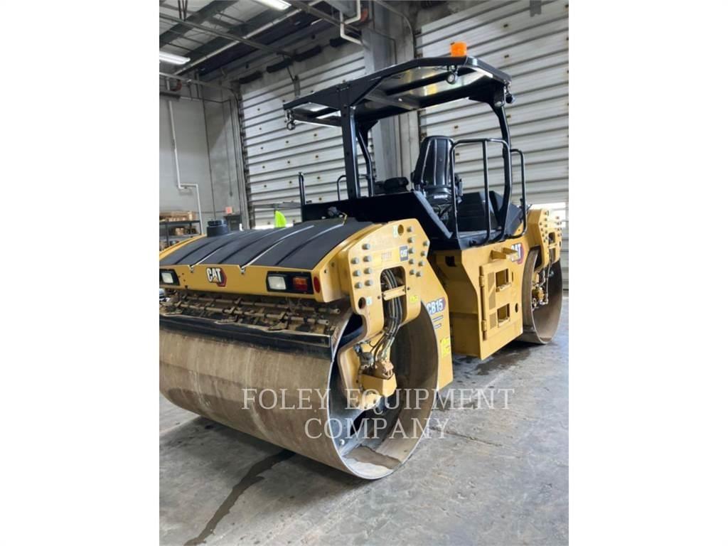 CAT CB15 土壤壓實機