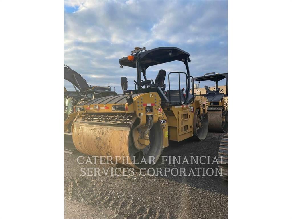 CAT CB15 雙輪滾壓機