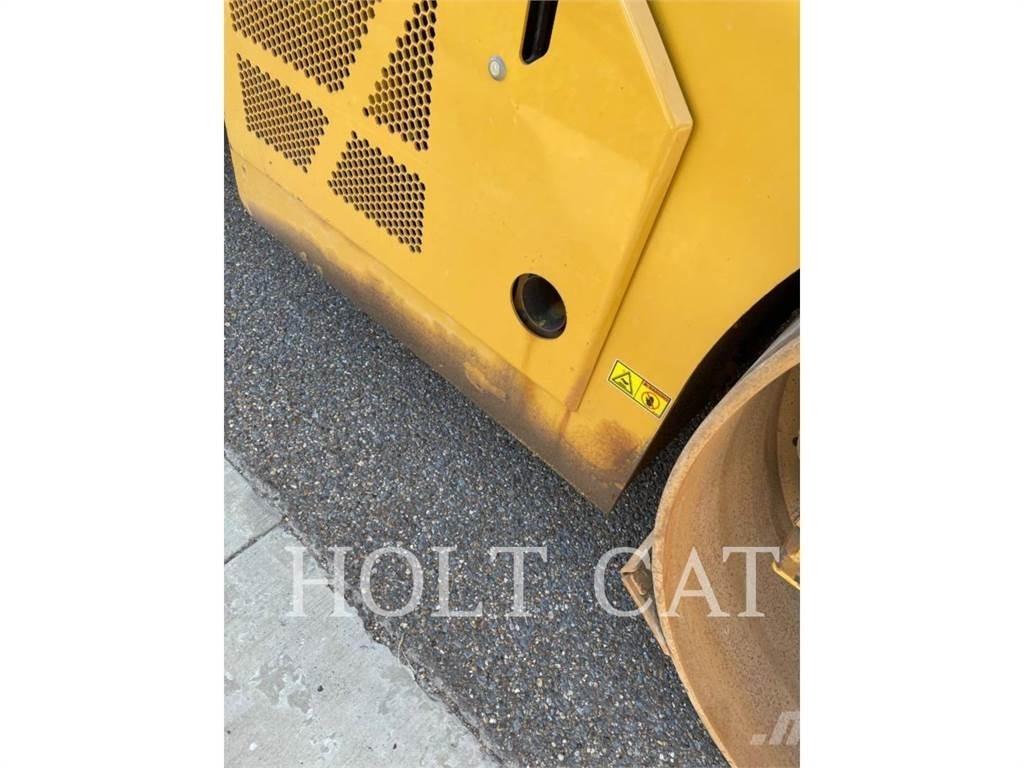 CAT CB15 單輪滾壓機