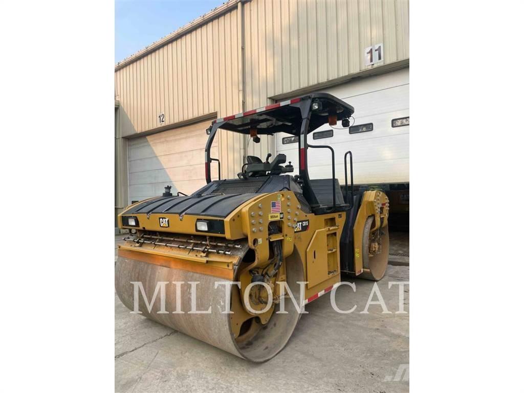CAT CB15 土壤壓實機