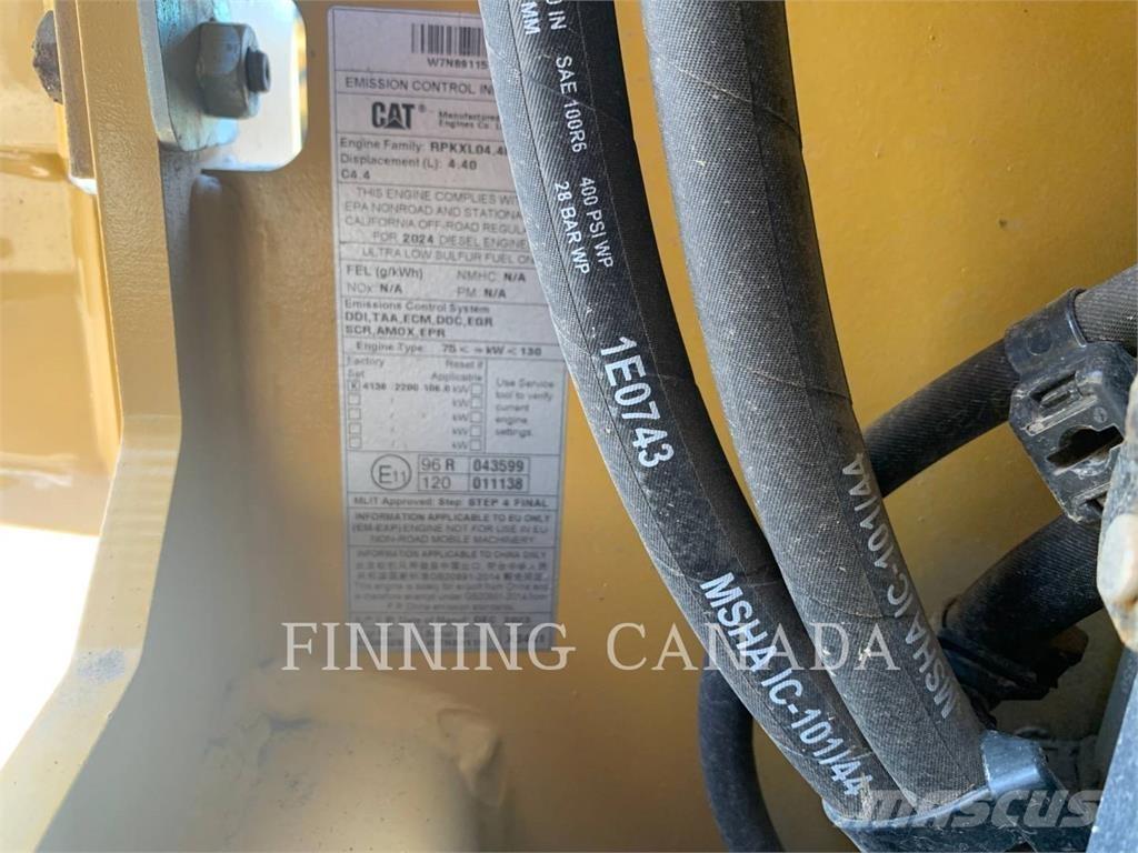 CAT CB15 雙輪滾壓機