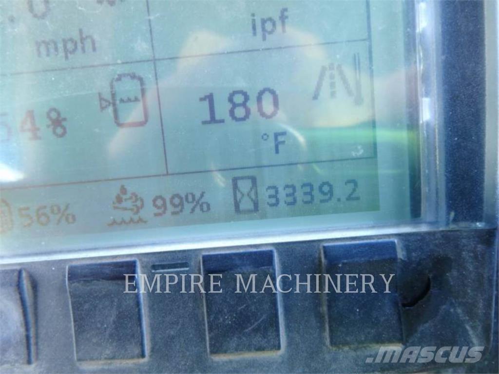 CAT CB15 雙輪滾壓機