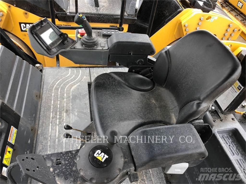 CAT CB15 雙輪滾壓機
