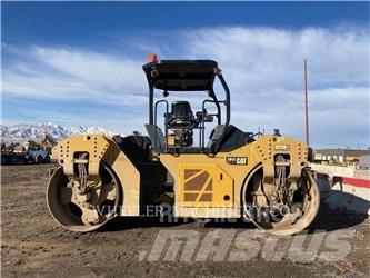 CAT CB15 雙輪滾壓機