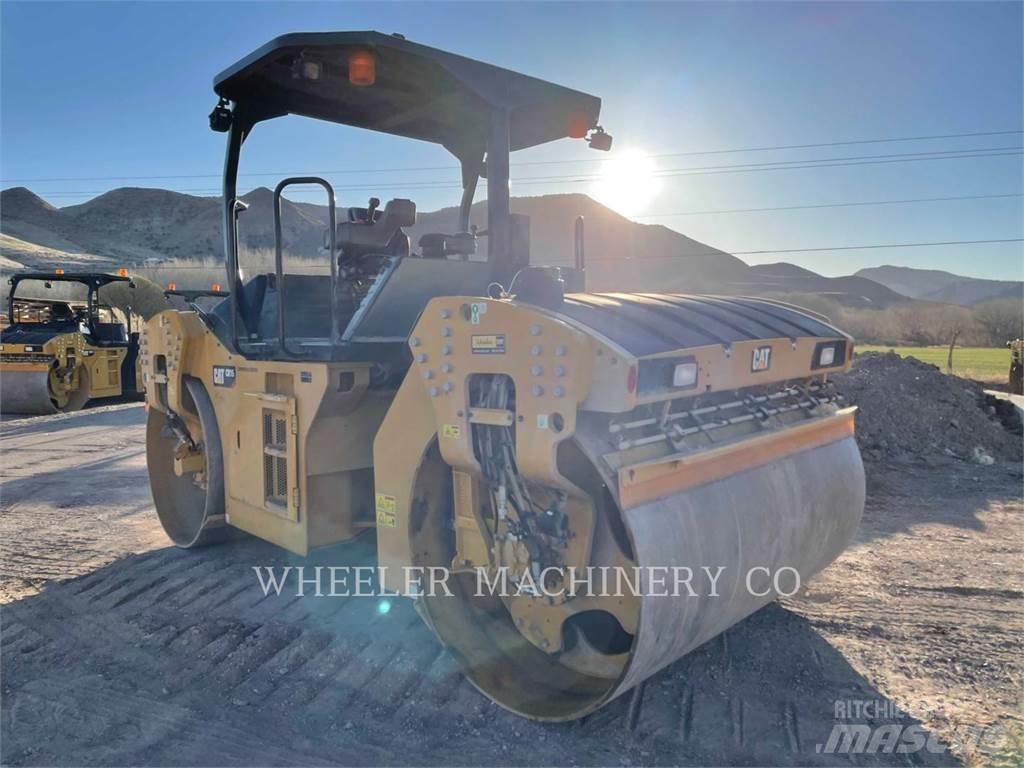 CAT CB15 雙輪滾壓機