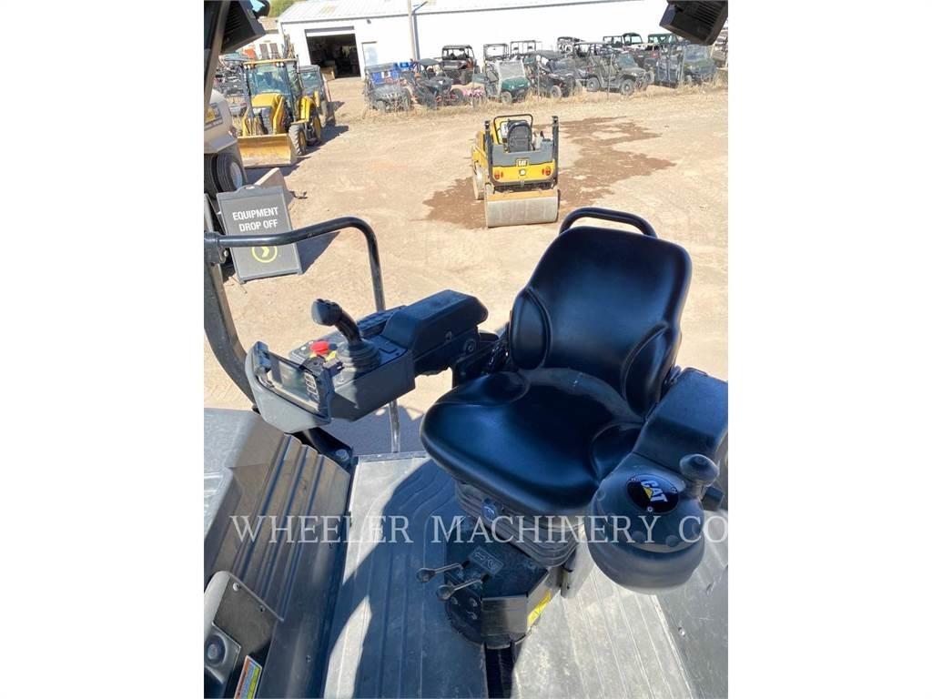 CAT CB15 CW 雙輪滾壓機