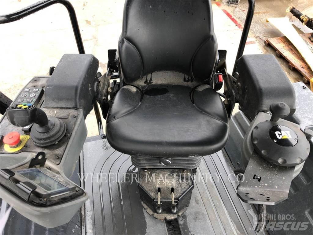 CAT CB15 CW 雙輪滾壓機