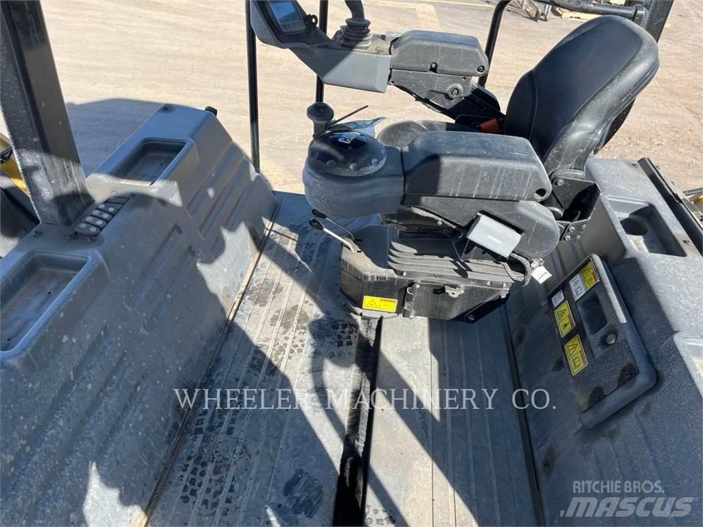 CAT CB15 CW VV 雙輪滾壓機