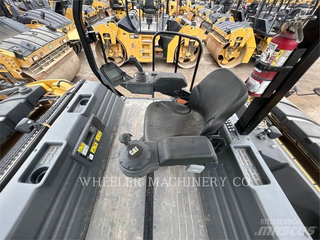 CAT CB15 CW VV 雙輪滾壓機