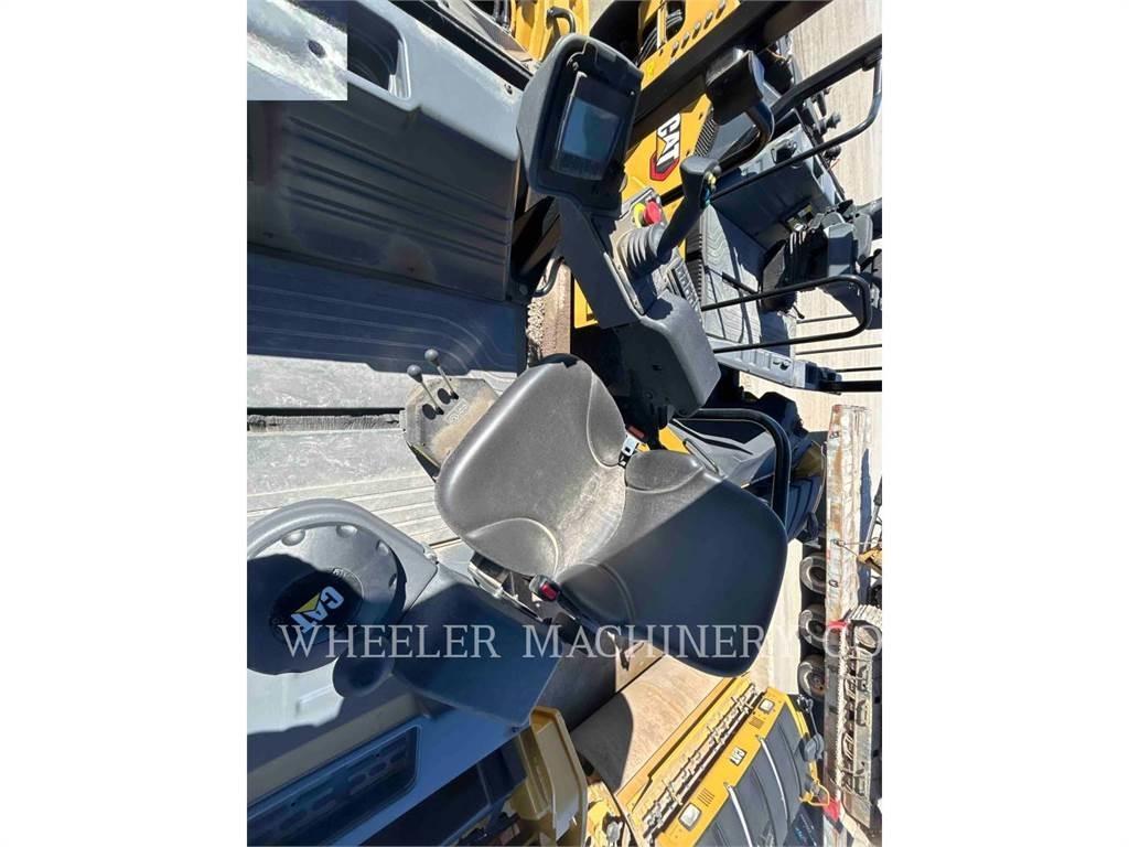 CAT CB15 CW VV 雙輪滾壓機