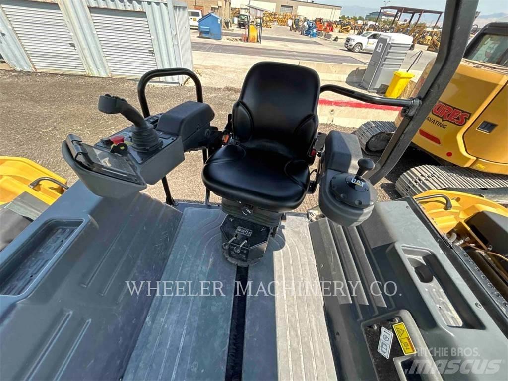 CAT CB15 CW VV 雙輪滾壓機
