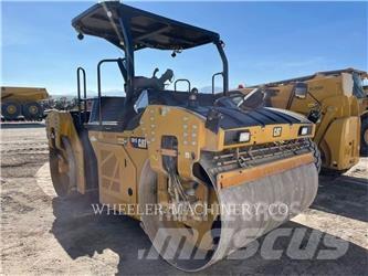 CAT CB15 VV 雙輪滾壓機